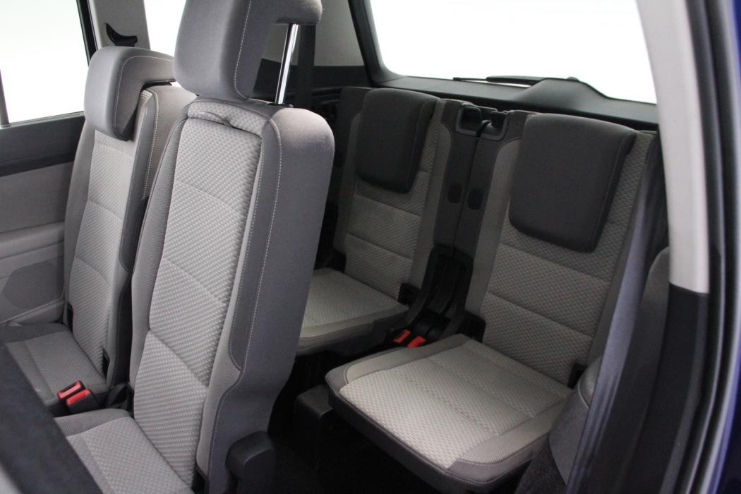 VOLKSWAGEN Touran 2016