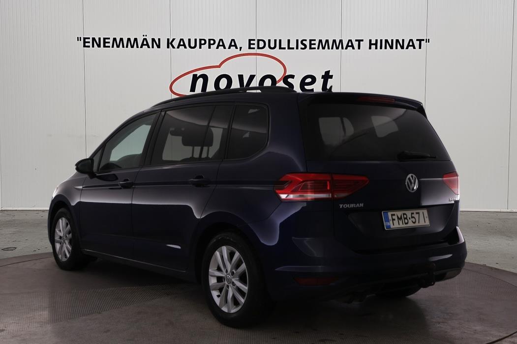 VOLKSWAGEN Touran 2016