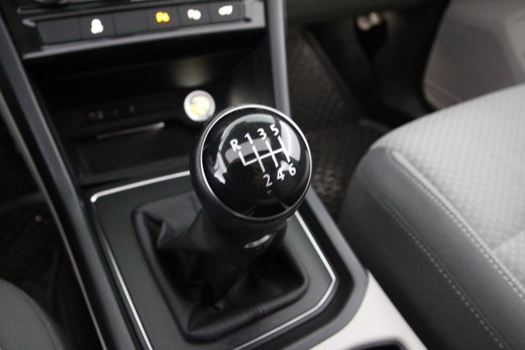 VOLKSWAGEN Touran 2016