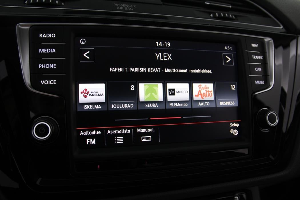 VOLKSWAGEN Touran 2016