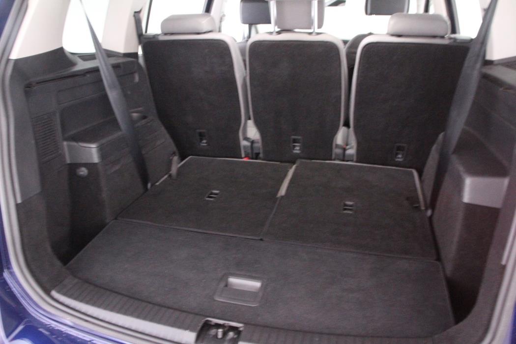 VOLKSWAGEN Touran 2016