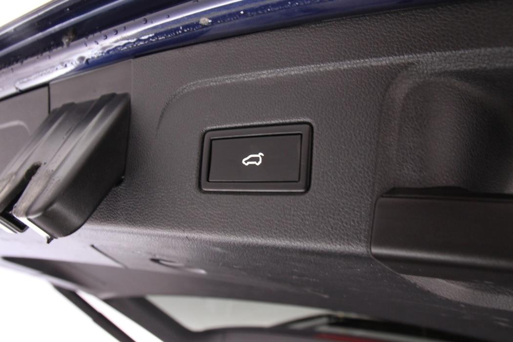 VOLKSWAGEN Touran 2016