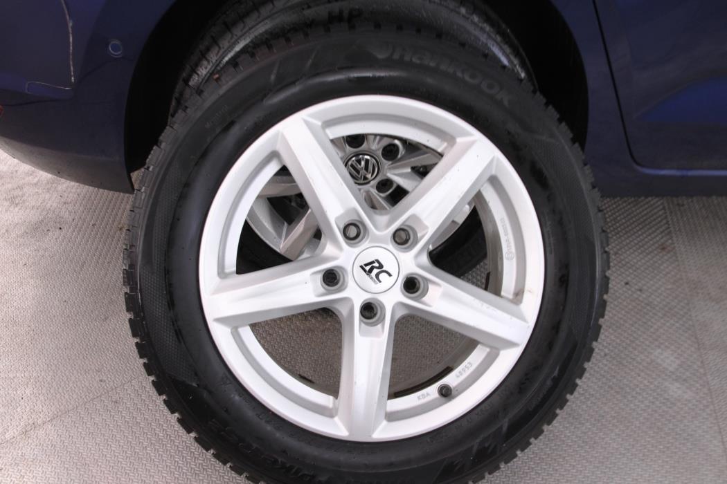 VOLKSWAGEN Touran 2016