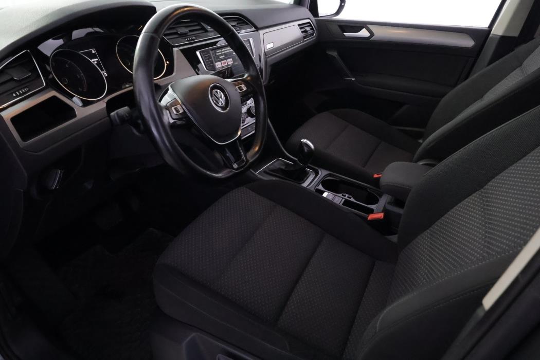 VOLKSWAGEN Touran 2017