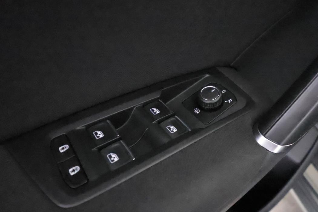 VOLKSWAGEN Touran 2017