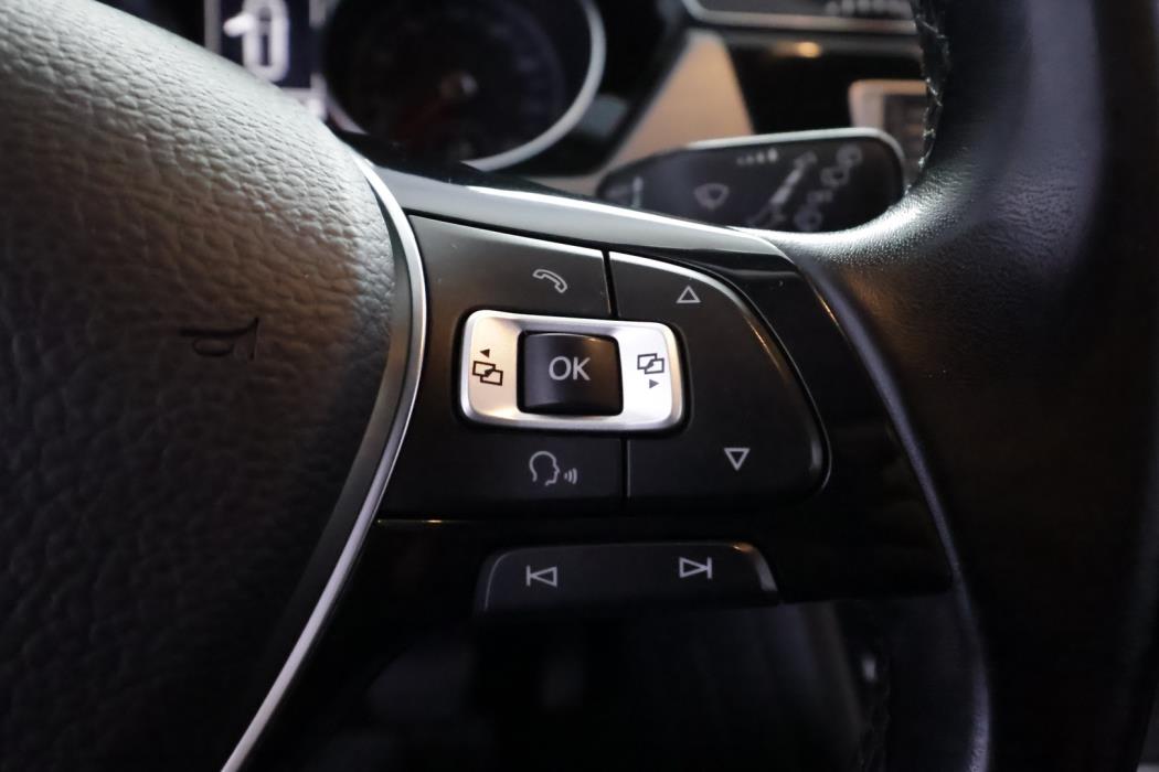 VOLKSWAGEN Touran 2017