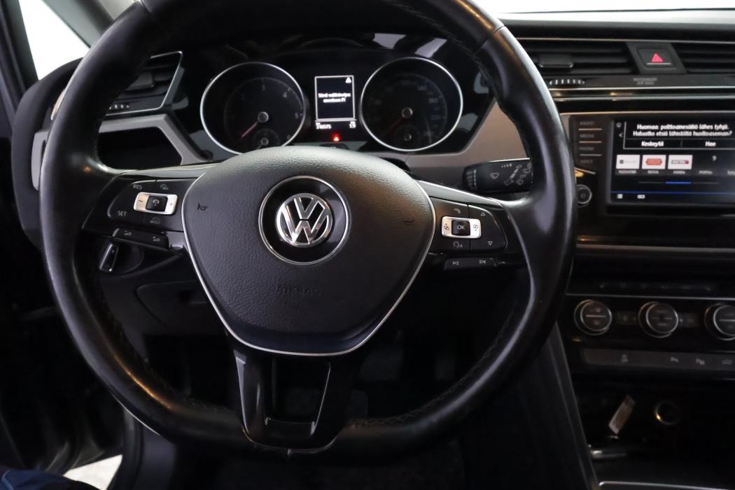 VOLKSWAGEN Touran 2017
