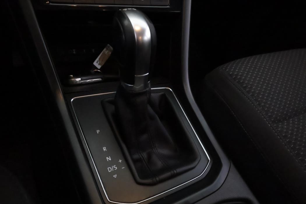 VOLKSWAGEN Touran 2017
