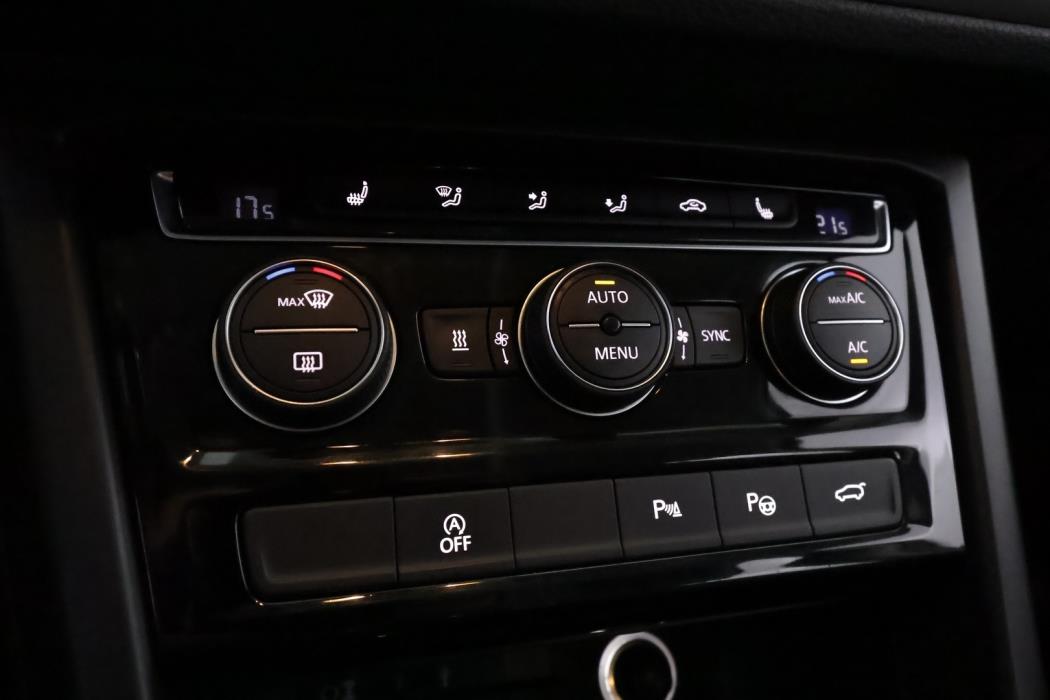 VOLKSWAGEN Touran 2017