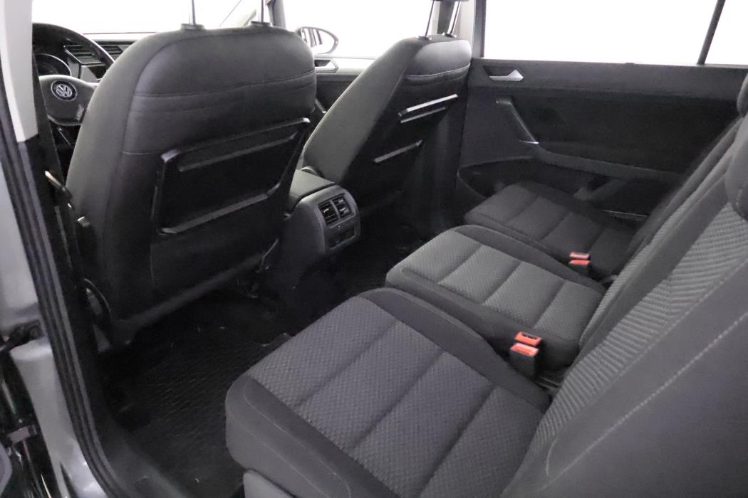 VOLKSWAGEN Touran 2017