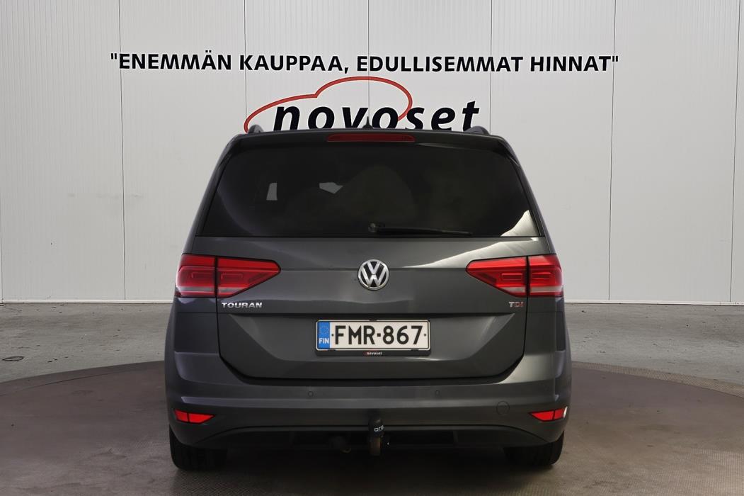 VOLKSWAGEN Touran 2017