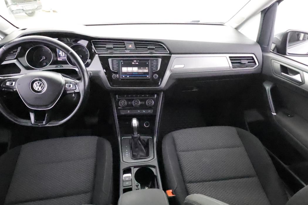 VOLKSWAGEN Touran 2017