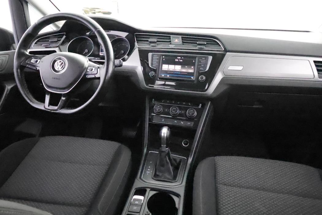 VOLKSWAGEN Touran 2017