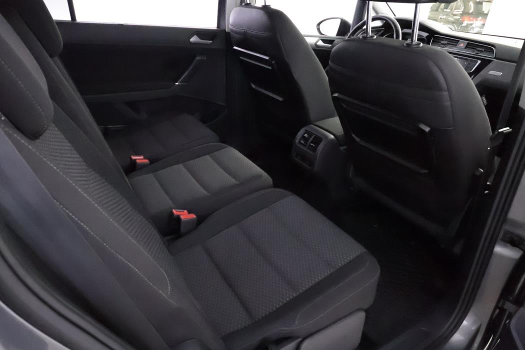 VOLKSWAGEN Touran 2017