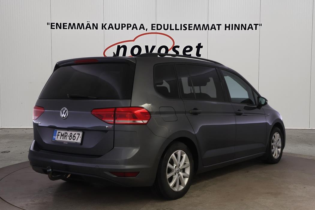 VOLKSWAGEN Touran 2017