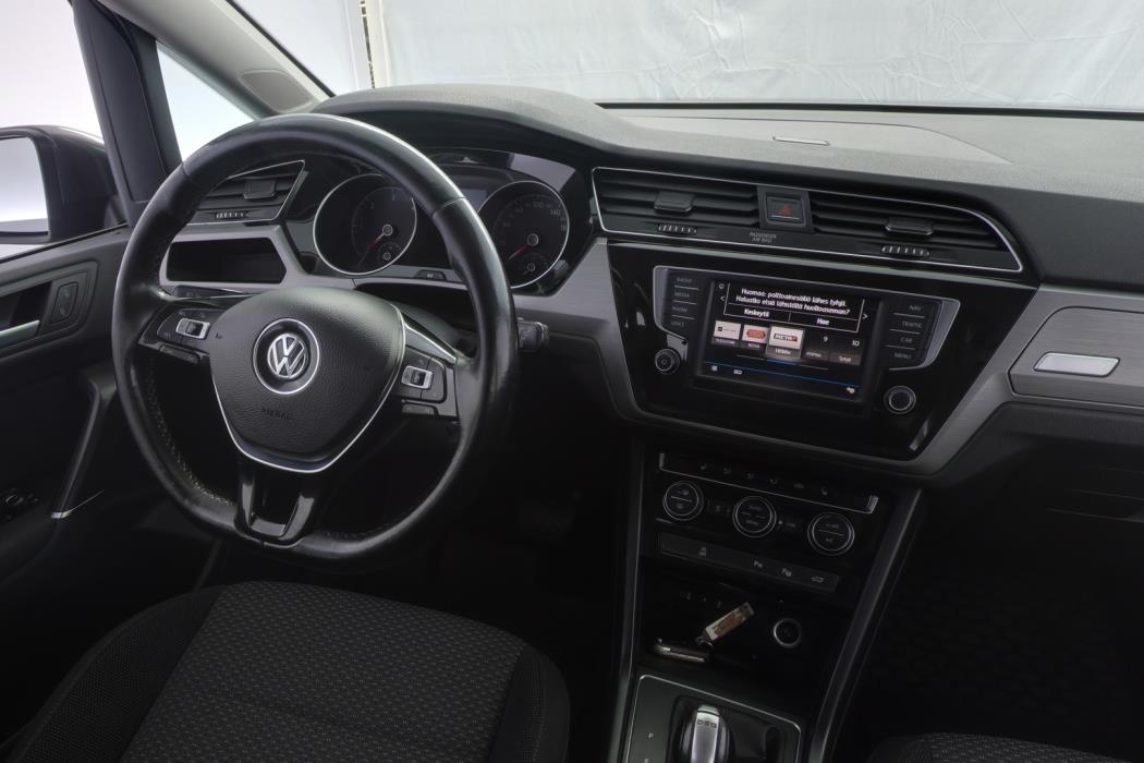VOLKSWAGEN Touran 2017
