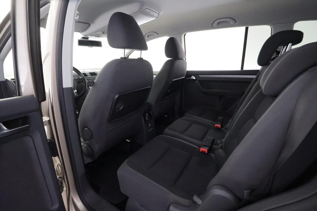 VOLKSWAGEN Touran 2012