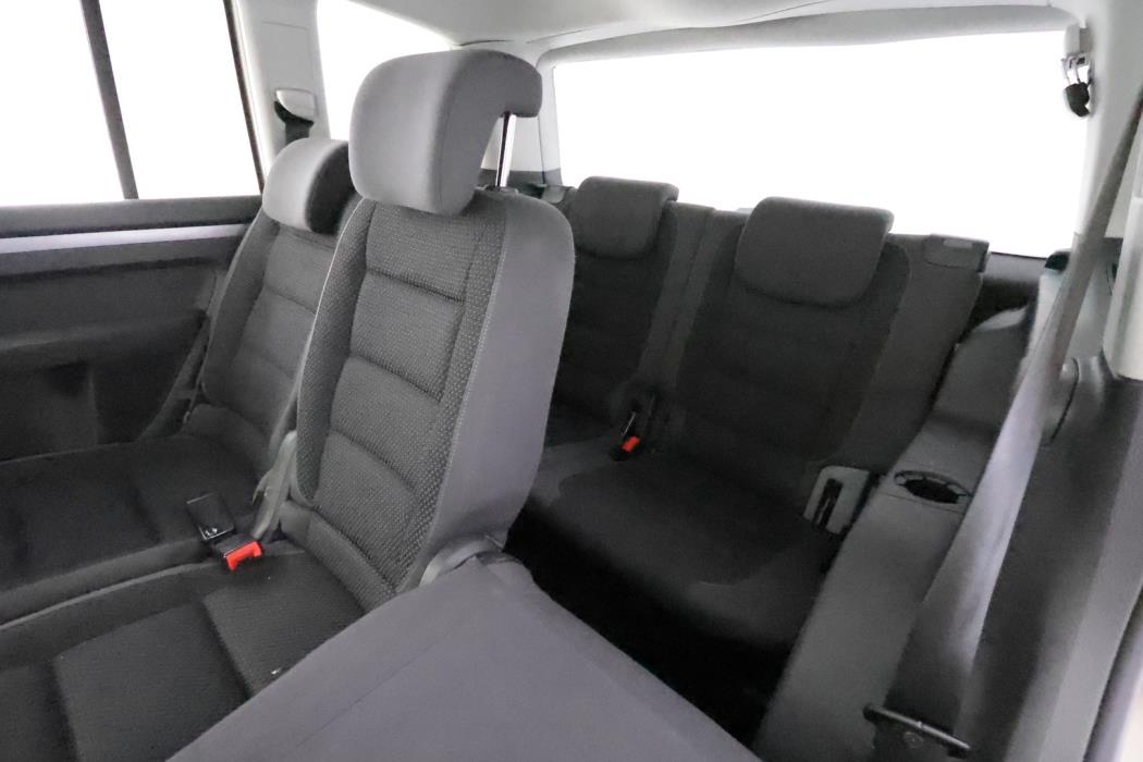 VOLKSWAGEN Touran 2012