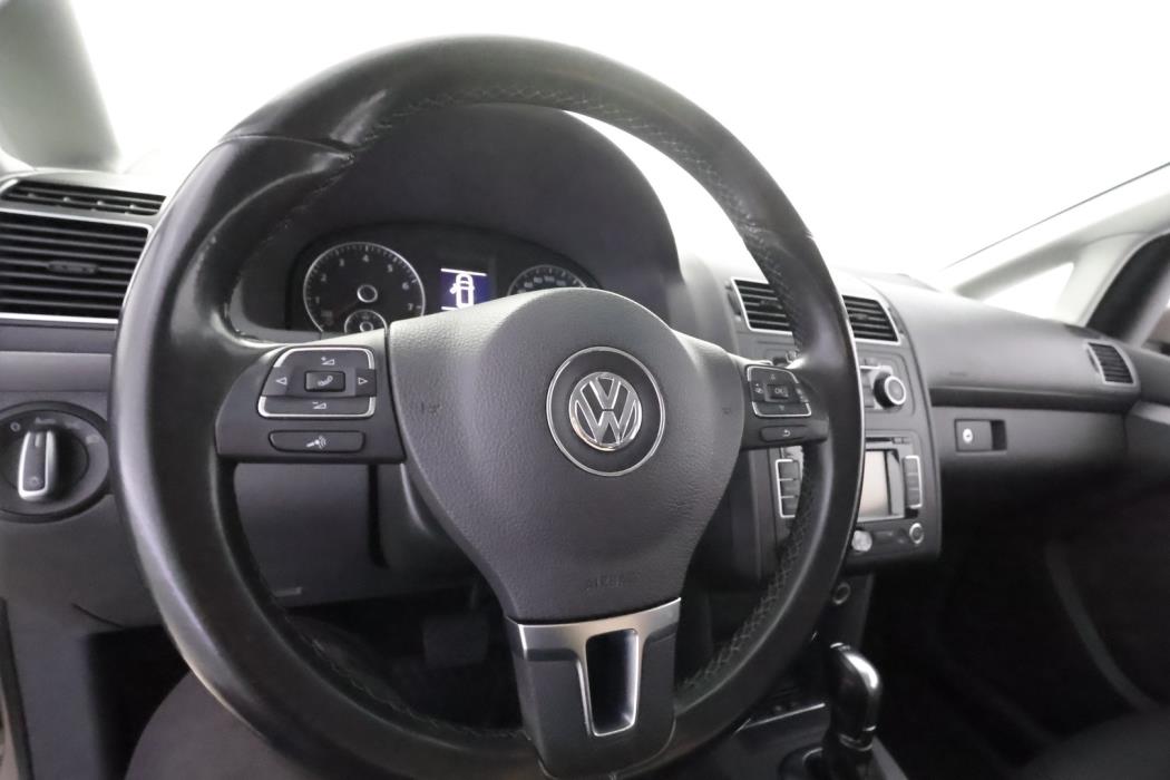 VOLKSWAGEN Touran 2012
