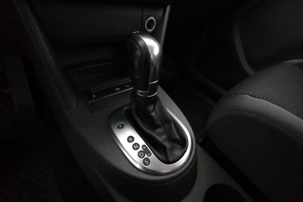 VOLKSWAGEN Touran 2012