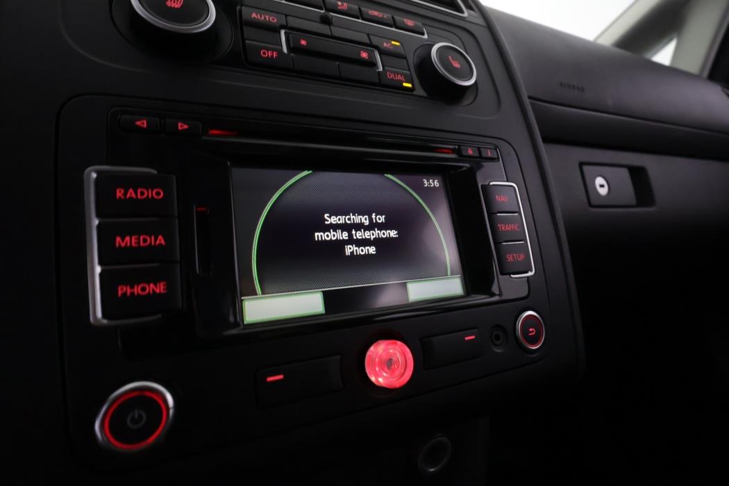 VOLKSWAGEN Touran 2012