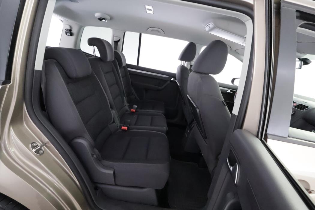 VOLKSWAGEN Touran 2012