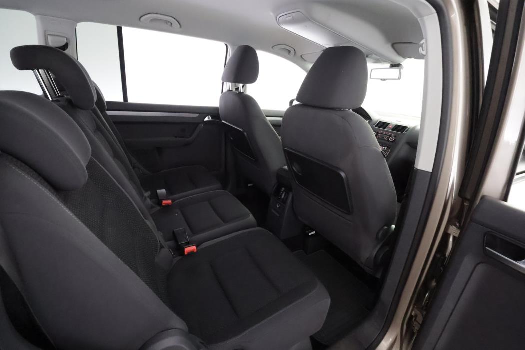 VOLKSWAGEN Touran 2012