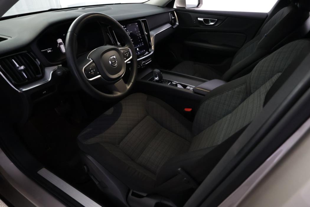 VOLVO V60 2023