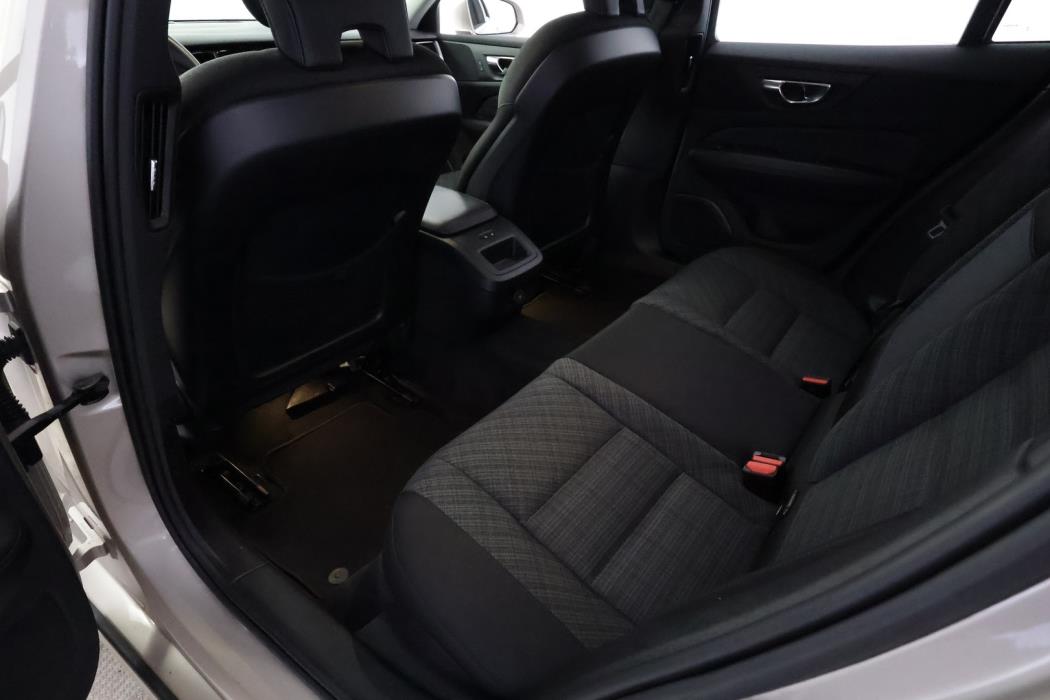 VOLVO V60 2023