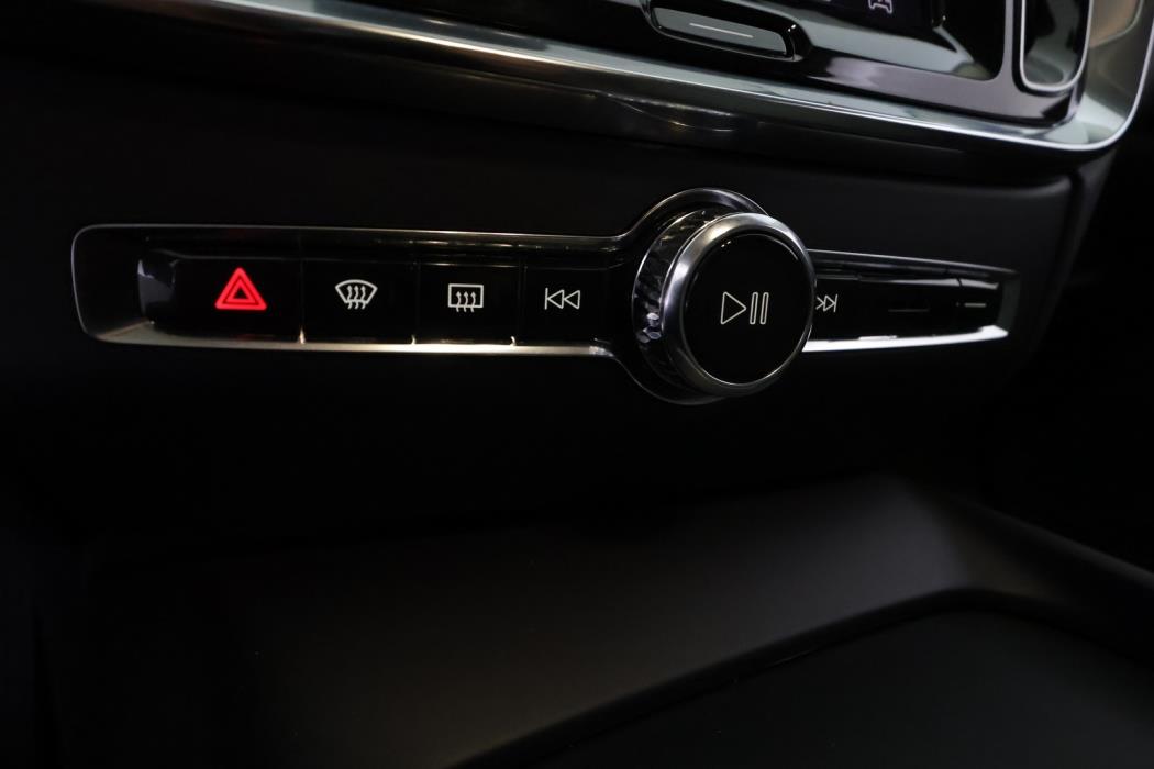 VOLVO V60 2023