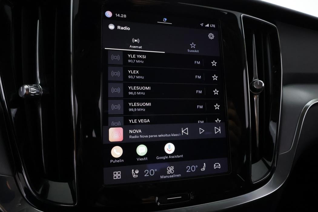 VOLVO V60 2023