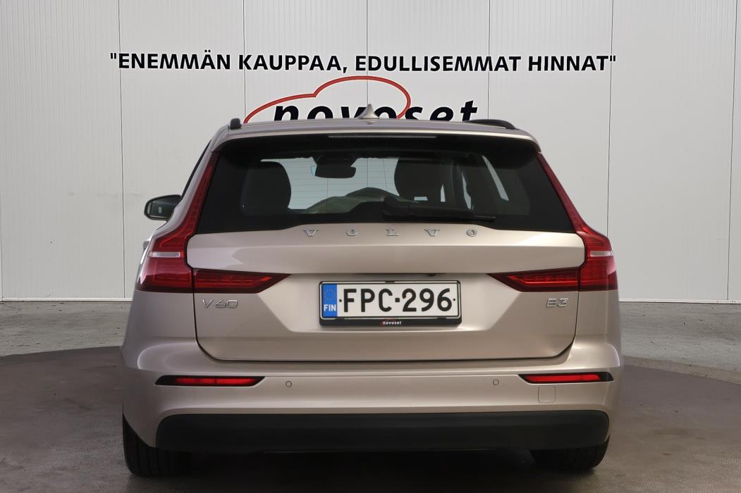 VOLVO V60 2023