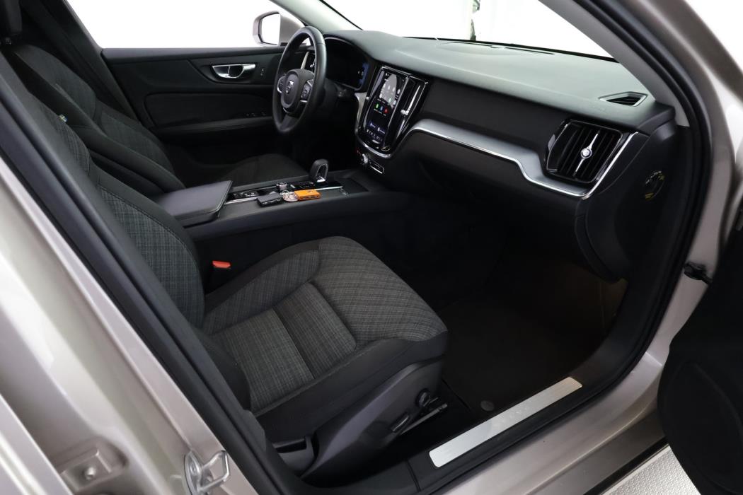 VOLVO V60 2023
