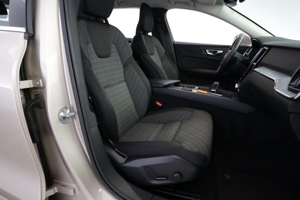 VOLVO V60 2023