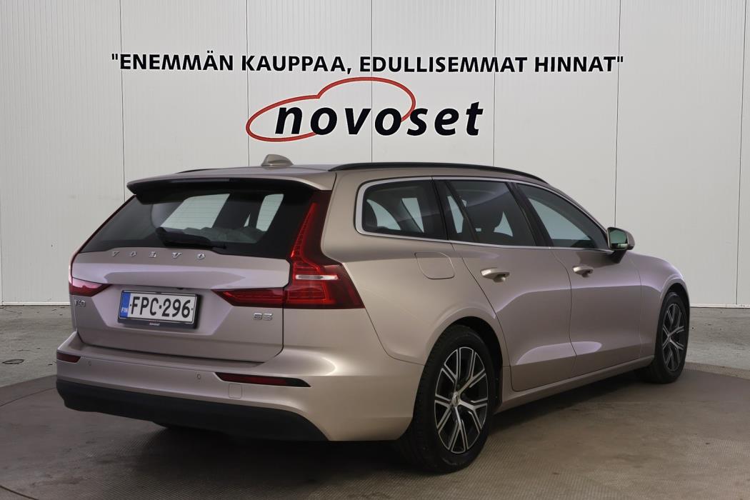 VOLVO V60 2023