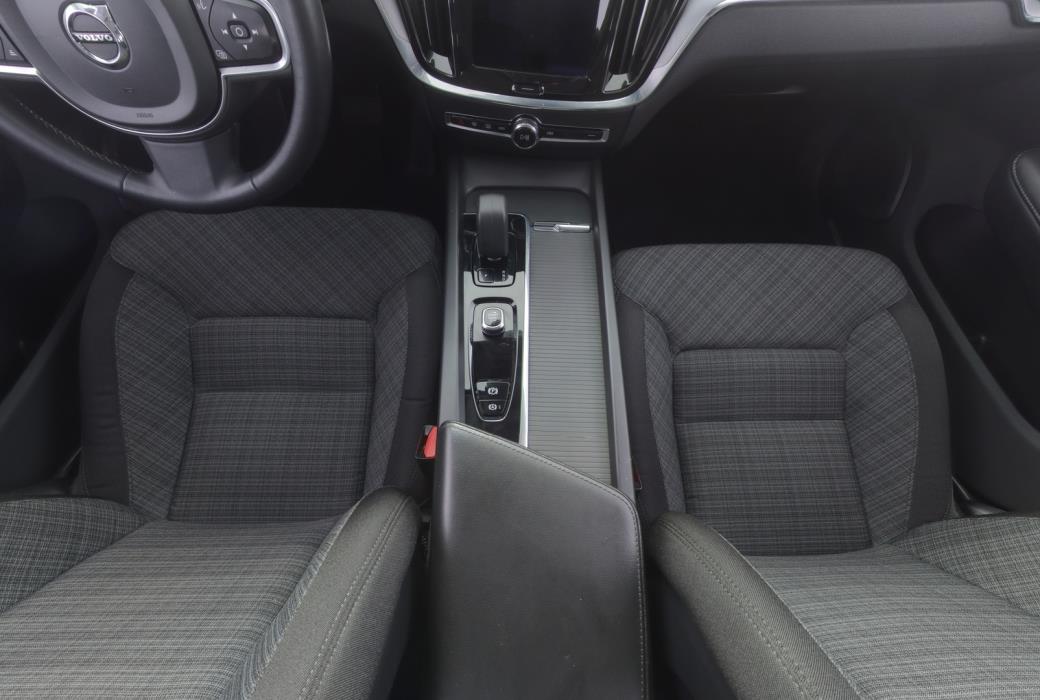 VOLVO V60 2023