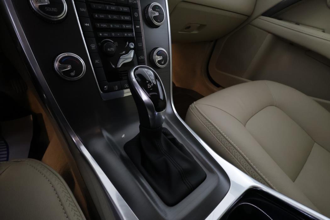 VOLVO XC70 2016