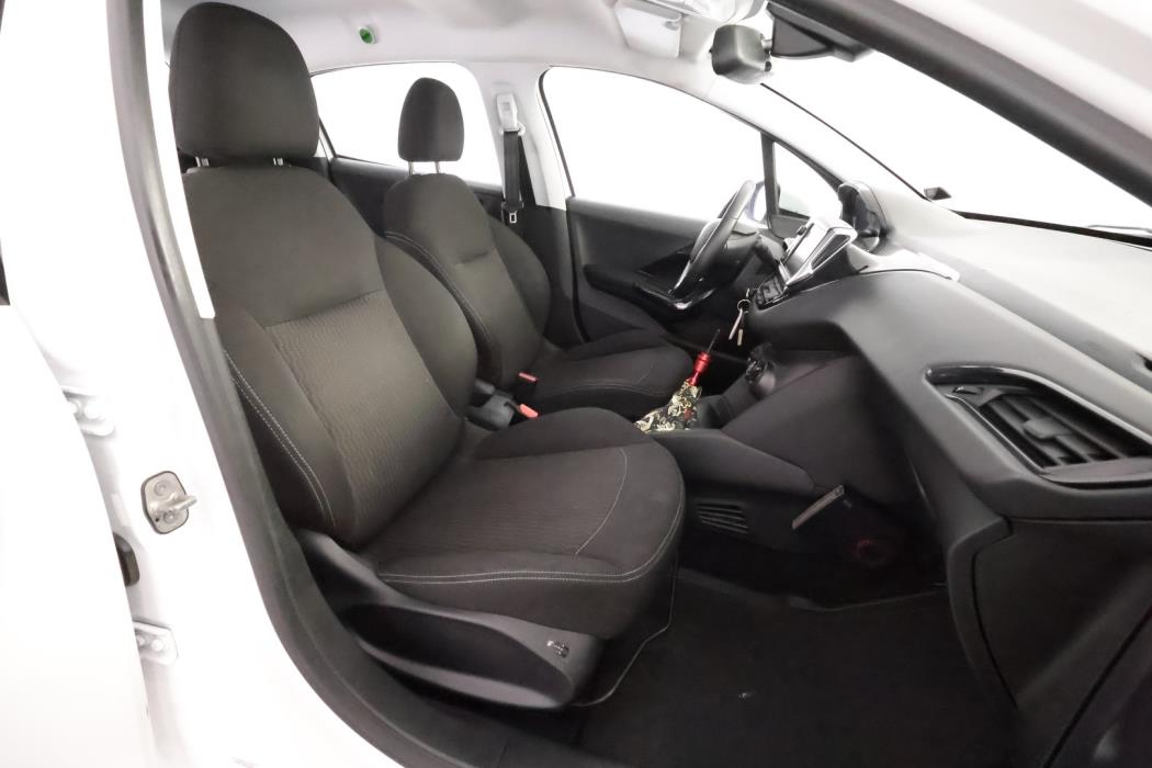 PEUGEOT 208 2018