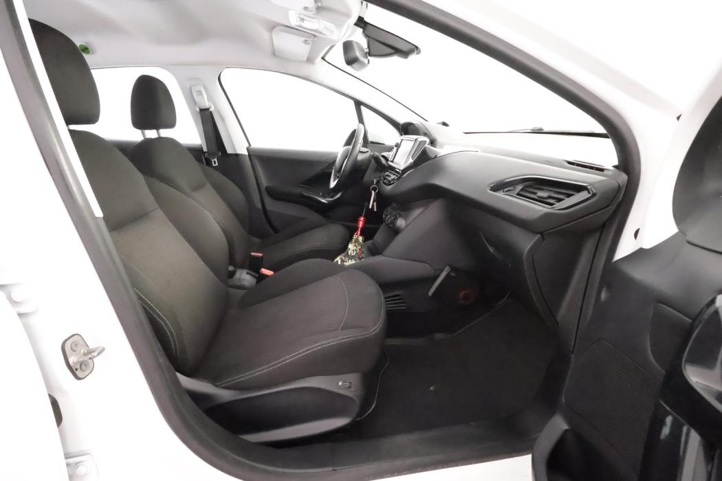PEUGEOT 208 2018