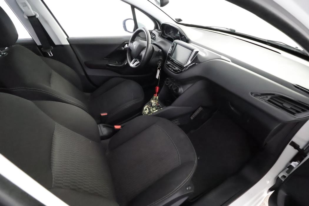 PEUGEOT 208 2018