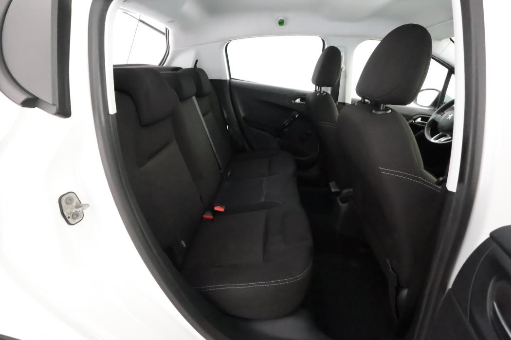 PEUGEOT 208 2018