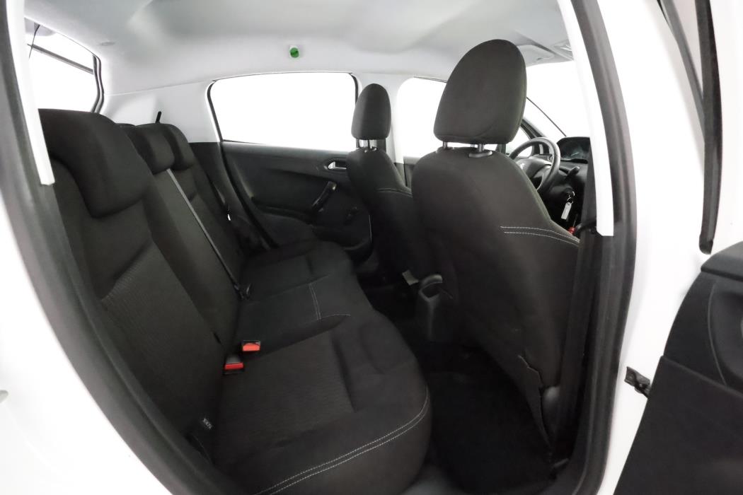 PEUGEOT 208 2018