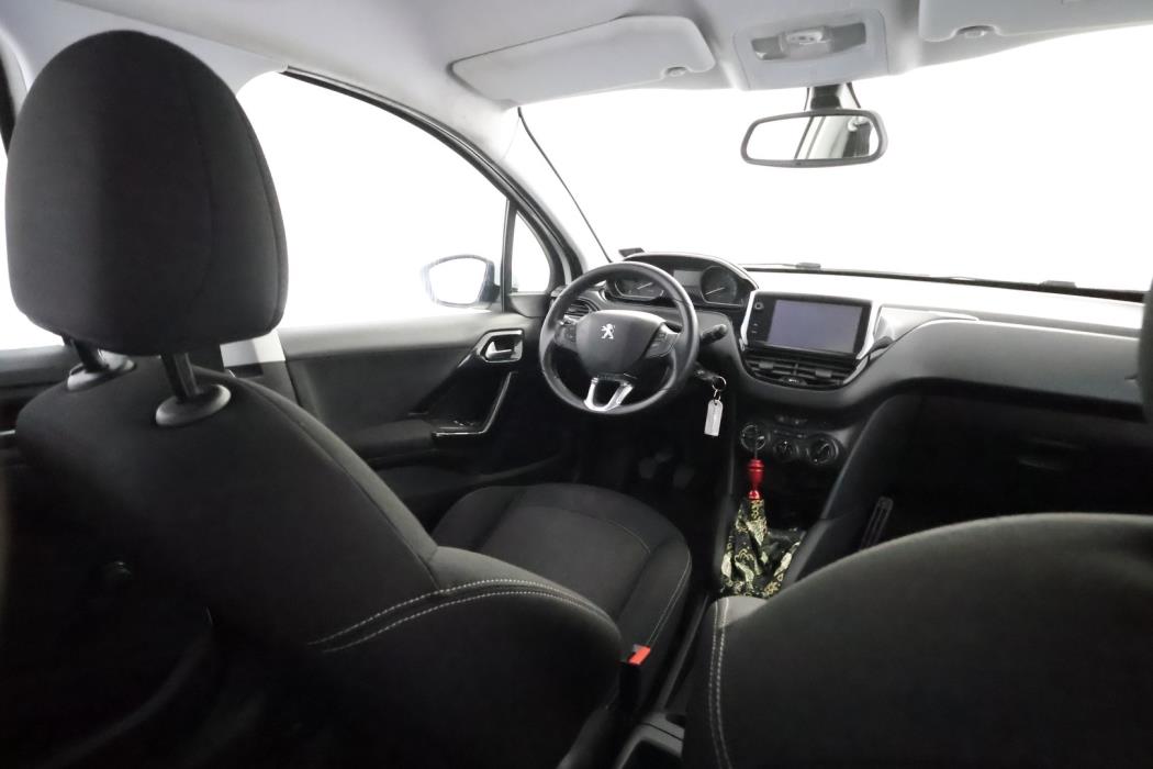PEUGEOT 208 2018