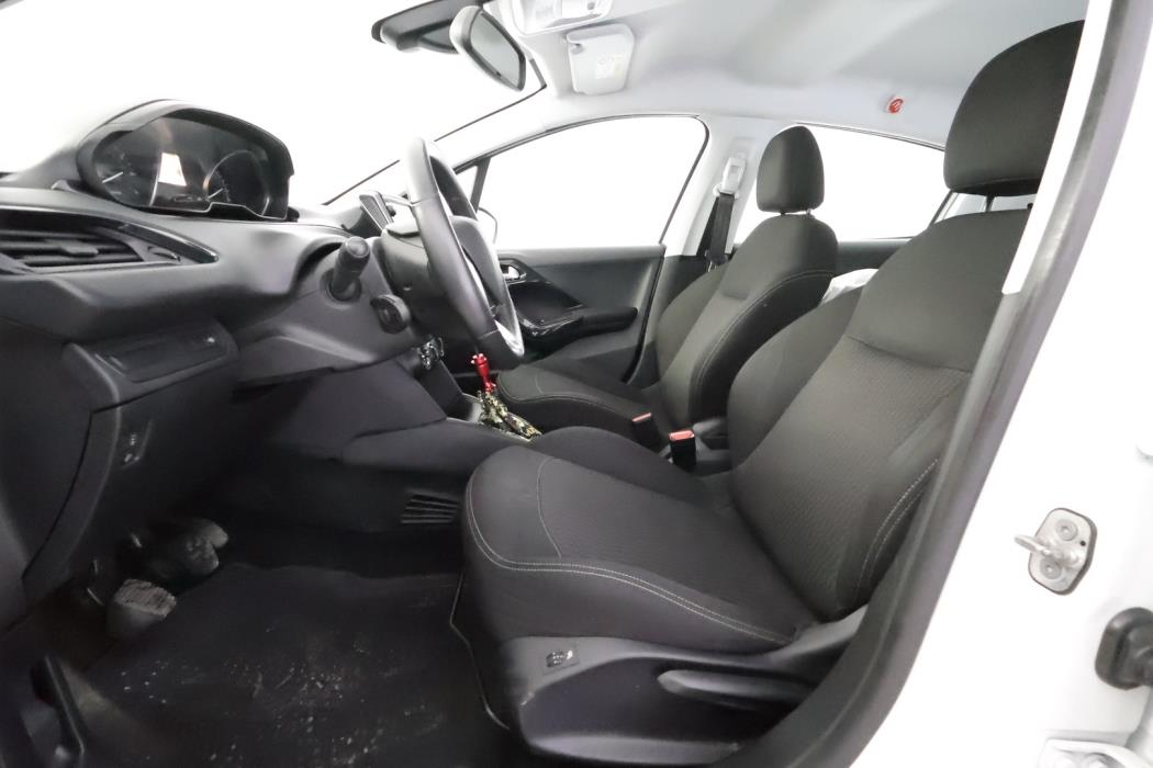 PEUGEOT 208 2018