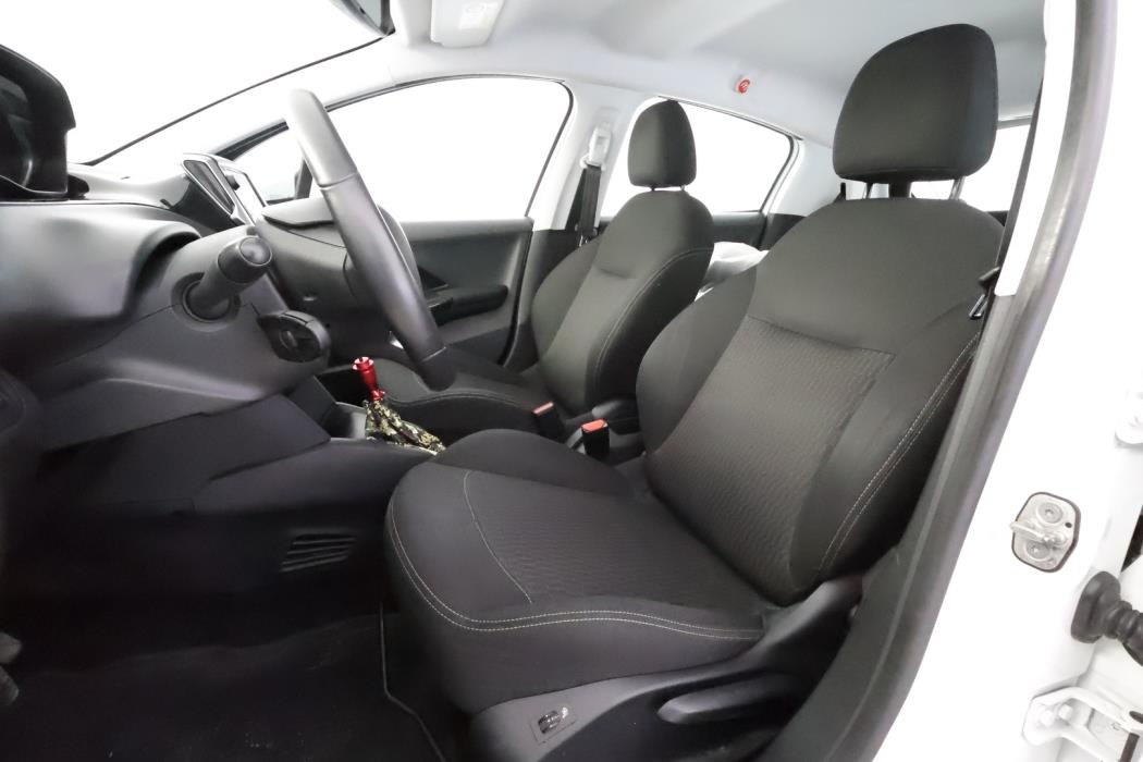 PEUGEOT 208 2018