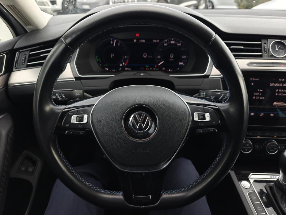 VOLKSWAGEN Passat 2018