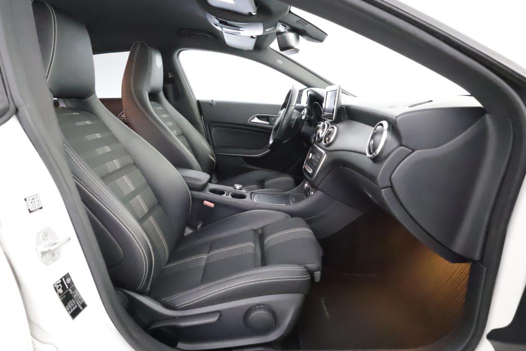 MERCEDES-BENZ CLA 2017