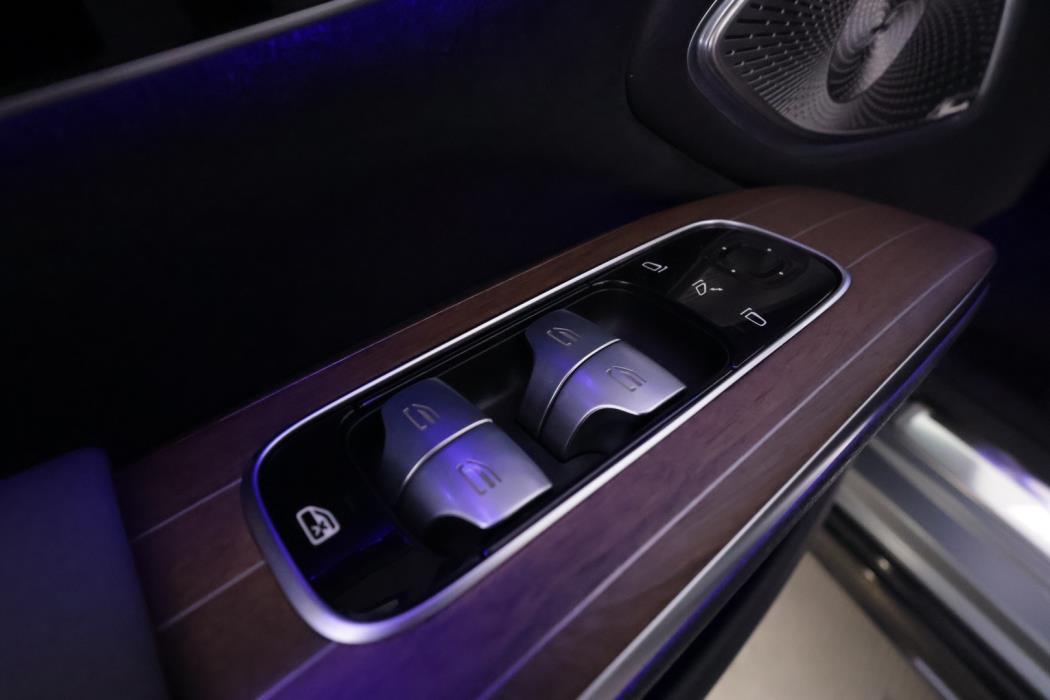 MERCEDES-BENZ EQS 2022