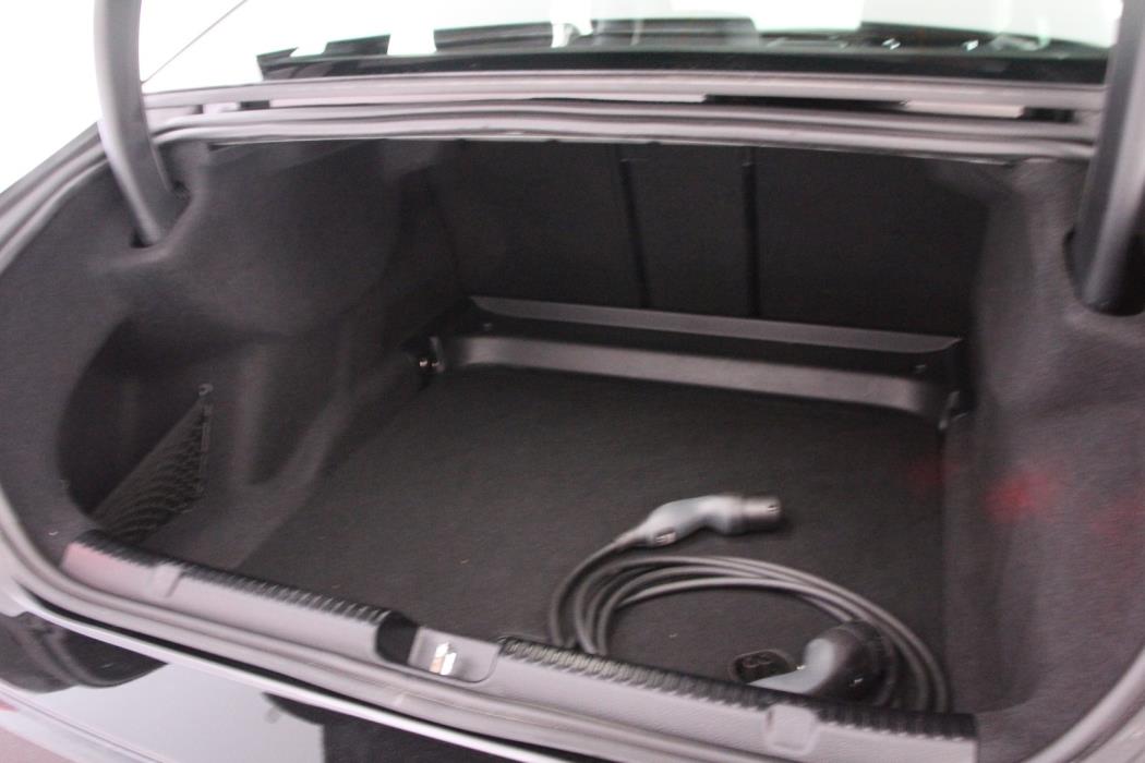 MERCEDES-BENZ EQE 2023