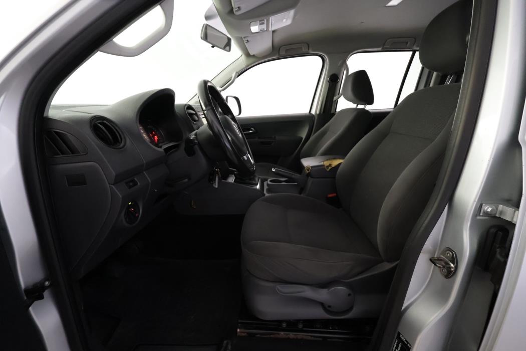 VOLKSWAGEN Amarok 2012